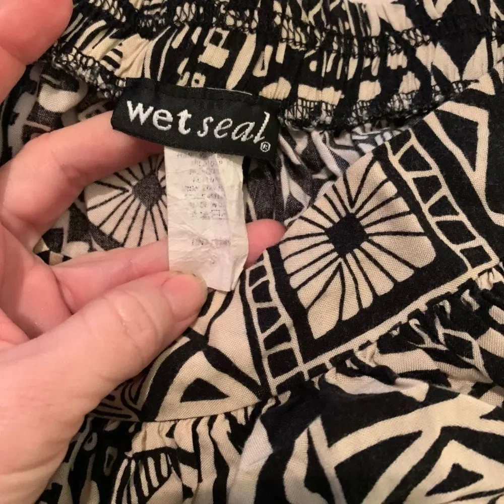 Wet Seal Black‎ Cream Tribal Geometric Print Mini Skirt Small Elastic Waist